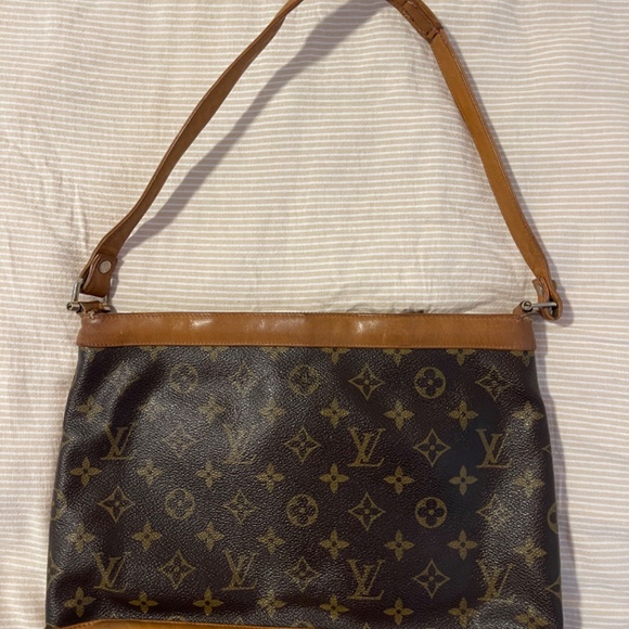 Authentic LV VINTAGE handbag - Picture 2 of 3